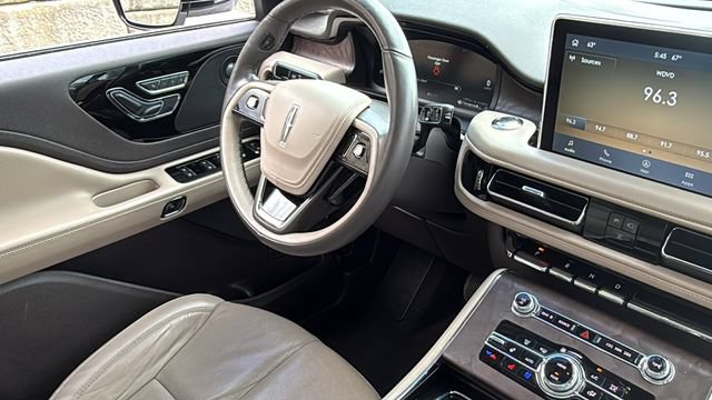 Used 2023 Lincoln Aviator Reserve w/ Elements Package Plus AWD/4WD image 14
