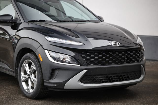 Used 2023 Hyundai Kona SEL image 2