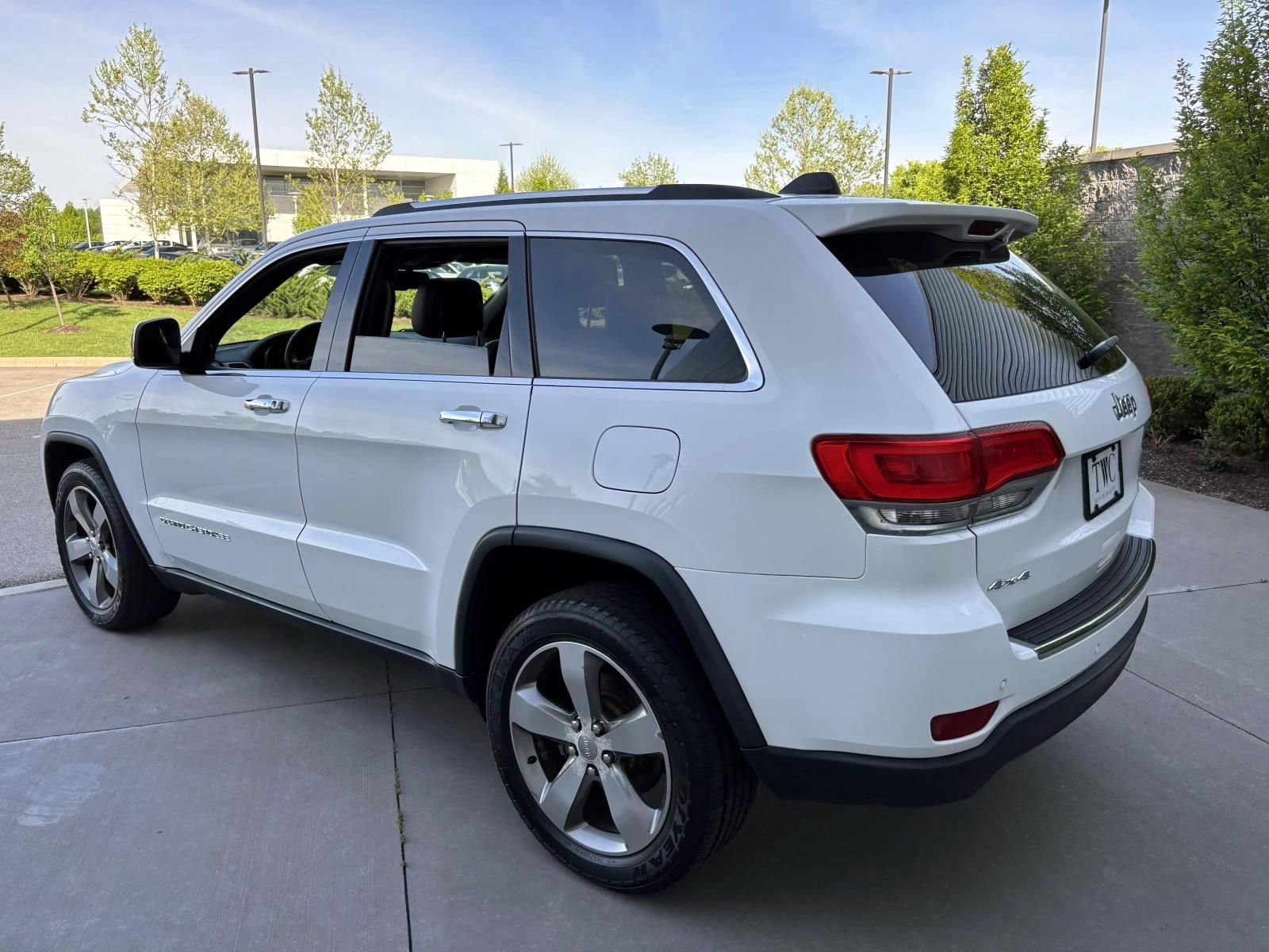 Used 2016 Jeep Grand Cherokee Limited AWD/4WD image 7