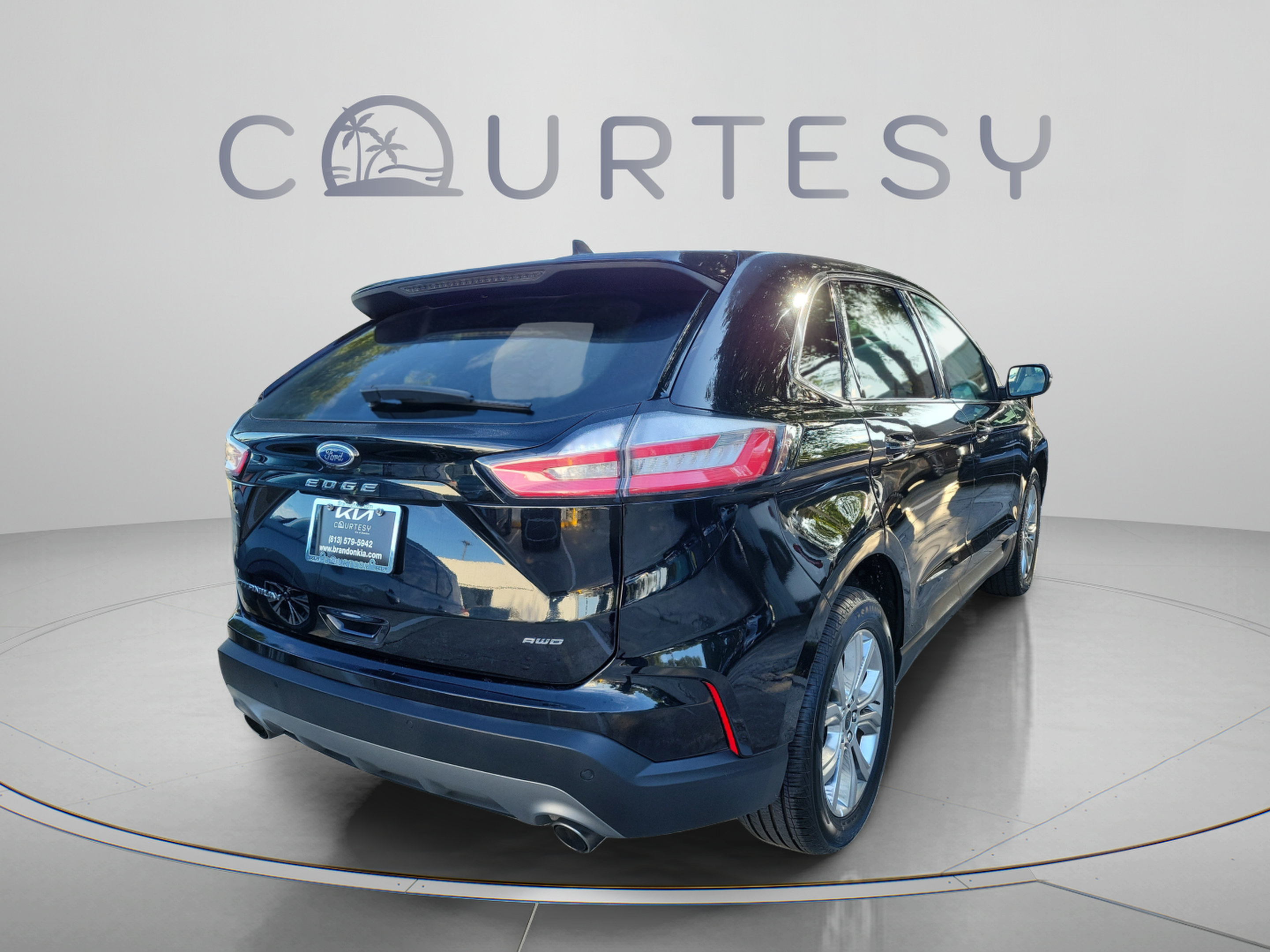 Used 2024 Ford Edge Titanium AWD/4WD image 3
