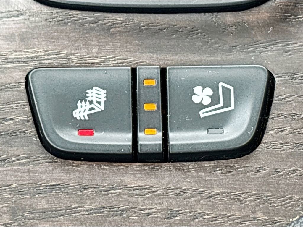 Used 2022 GMC Acadia Denali w/ Denali Ultimate Package image 21