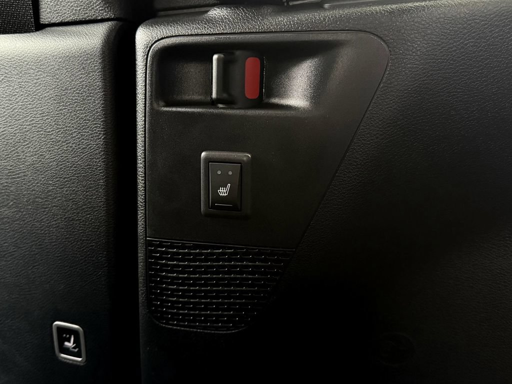 New 2026 Chrysler Pacifica Limited w/ Uconnect Theater Family Group FWD image 30