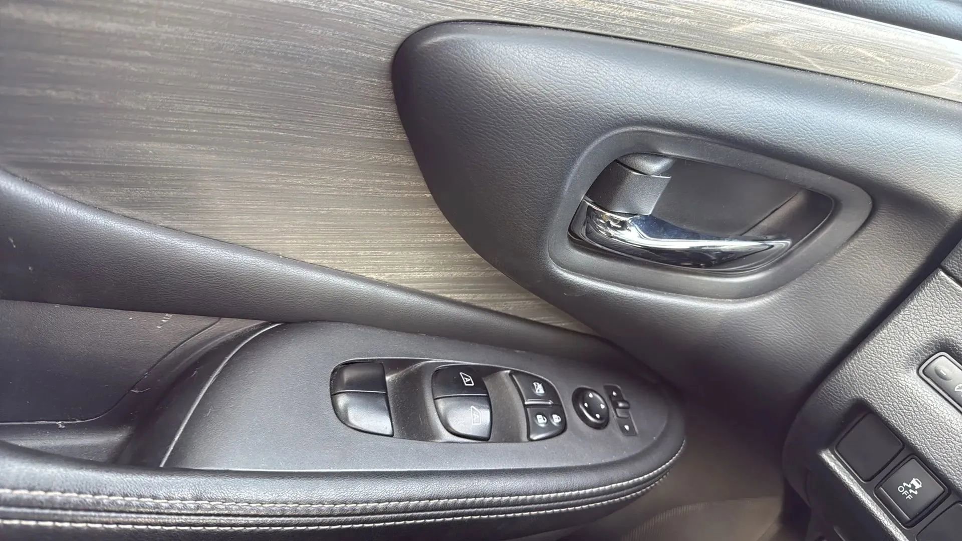 Used 2018 Nissan Murano SV image 22