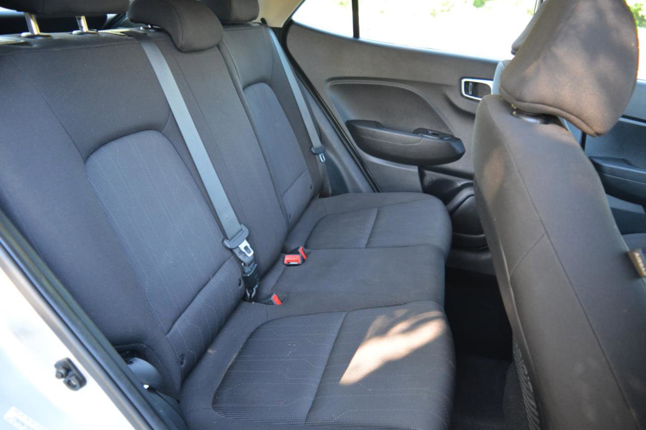 Used 2021 Hyundai Venue SE FWD image 15