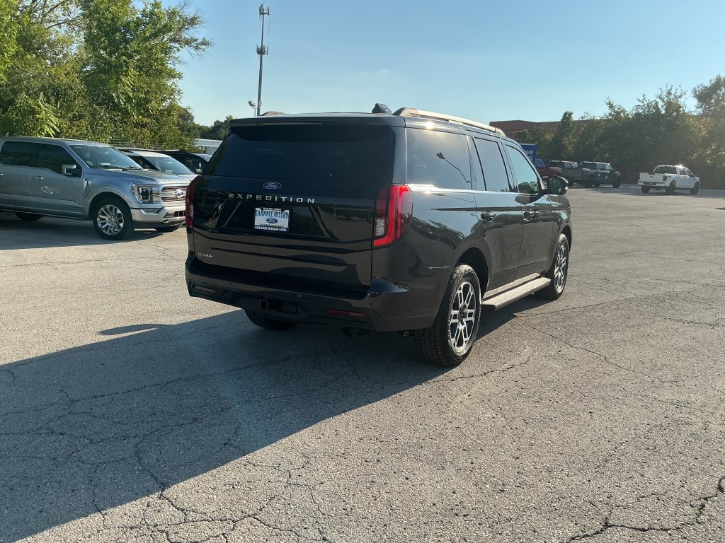 New 2026 Ford Expedition Active AWD/4WD image 5