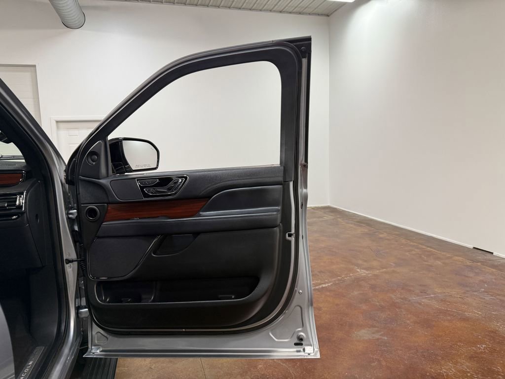 Used 2023 Lincoln Navigator Reserve image 61