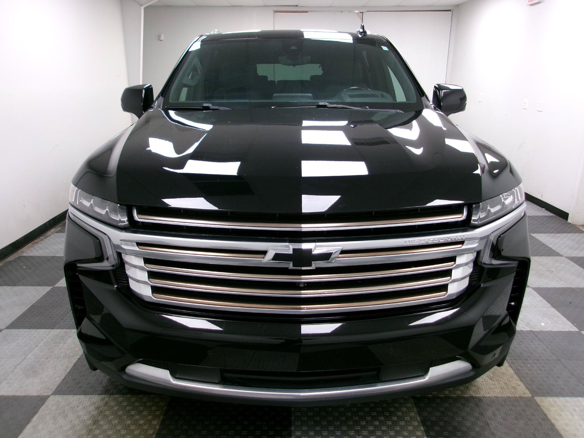 Used 2021 Chevrolet Suburban High Country w/ Premium Package AWD/4WD image 18