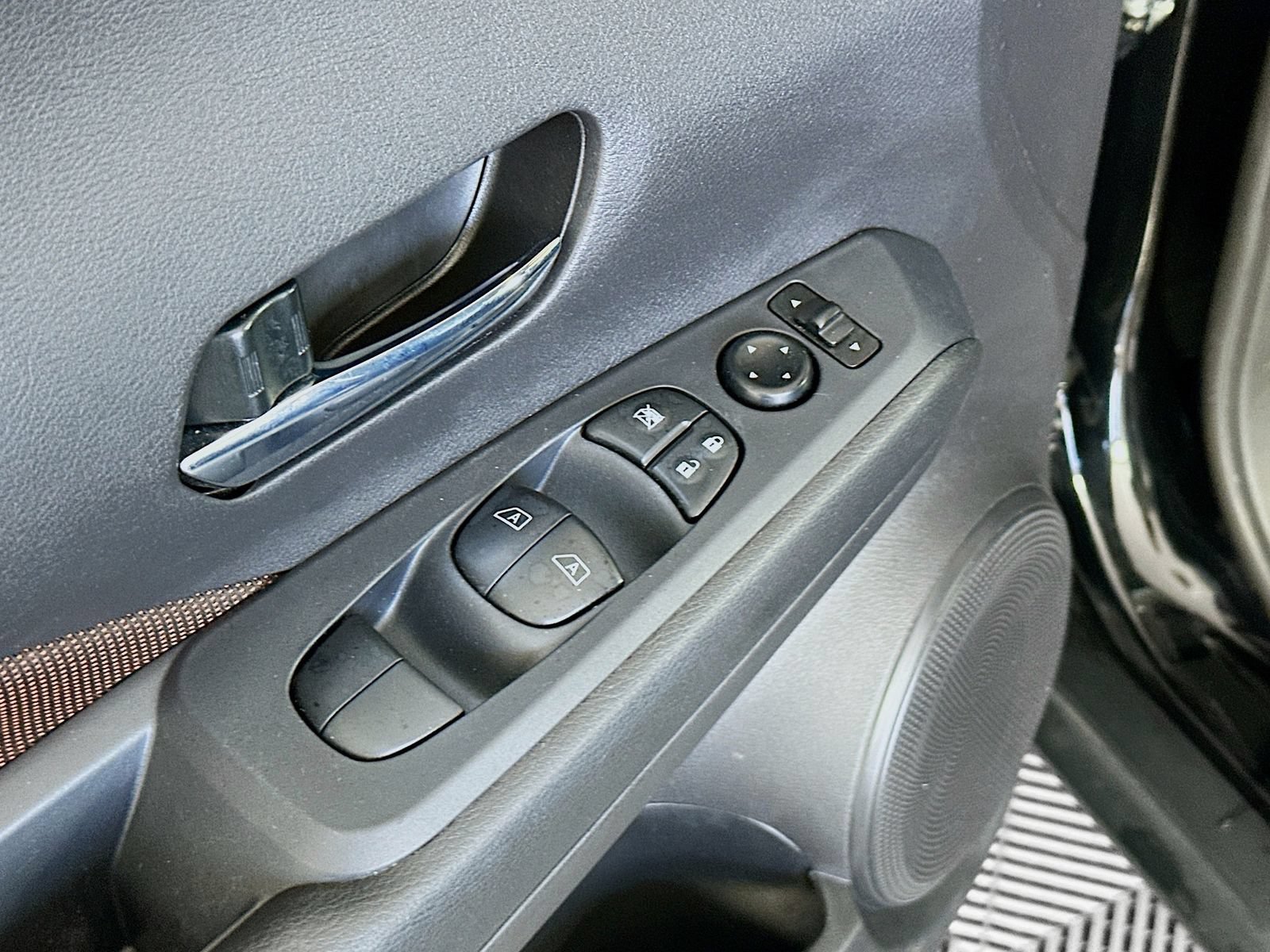 Used 2021 Nissan Kicks SR FWD image 17
