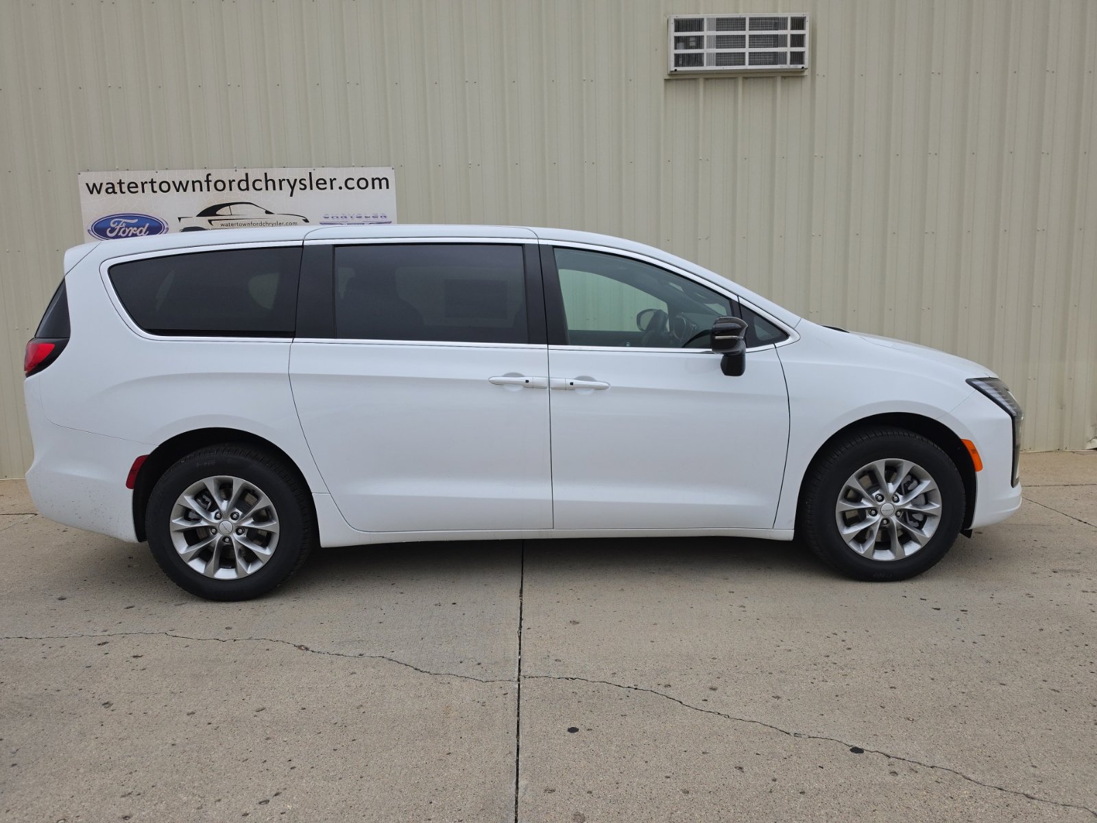New 2027 Chrysler Pacifica Select