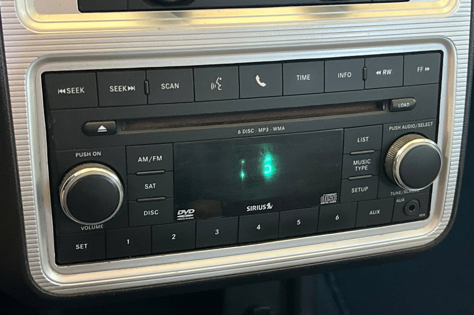 Used 2010 Dodge Journey SXT w/ Flexible Seating Group FWD image 19
