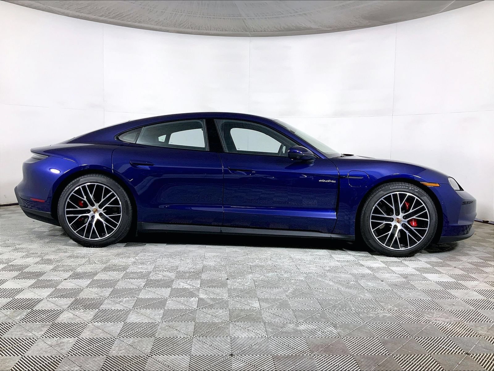 Used 2025 Porsche Taycan 4S AWD/4WD image 6
