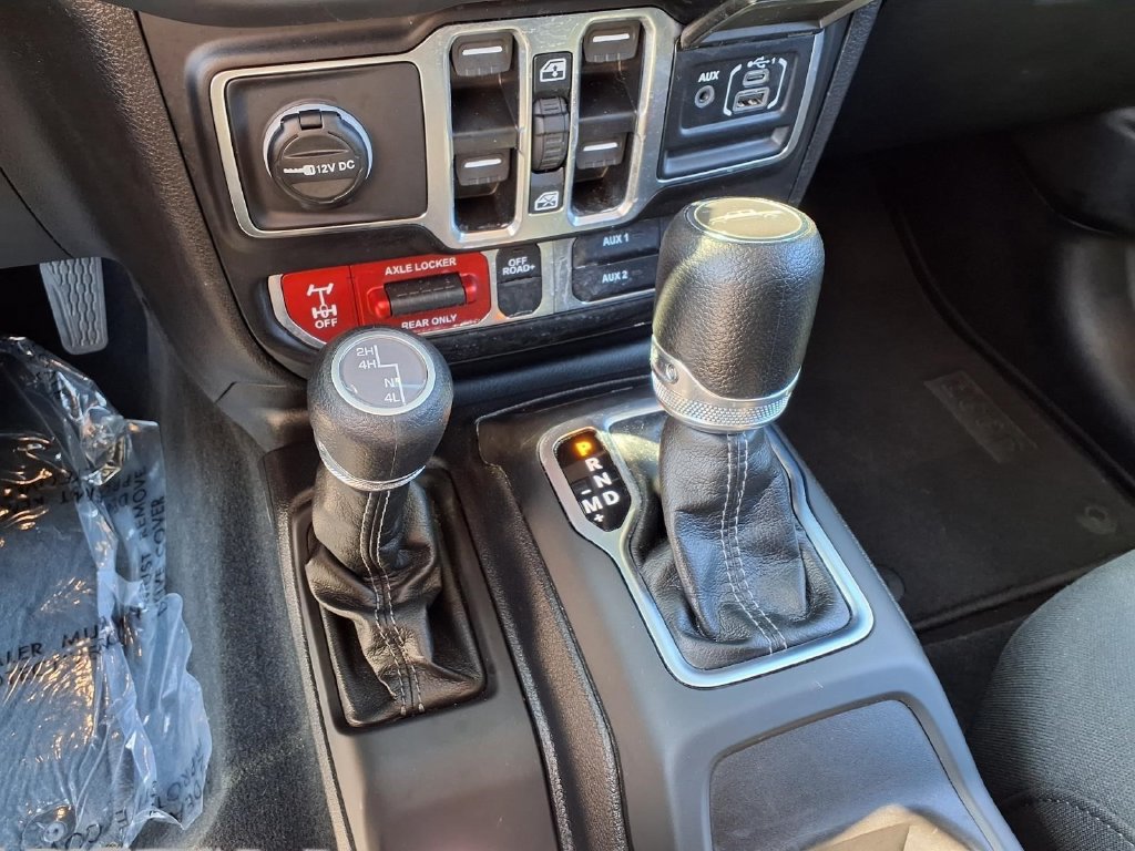Used 2026 Jeep Gladiator Mojave AWD/4WD image 11