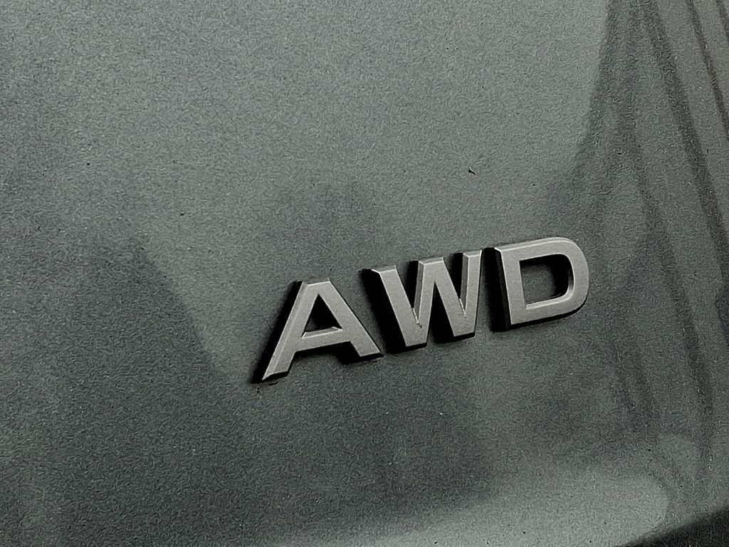 Used 2024 Nissan Rogue S image 31