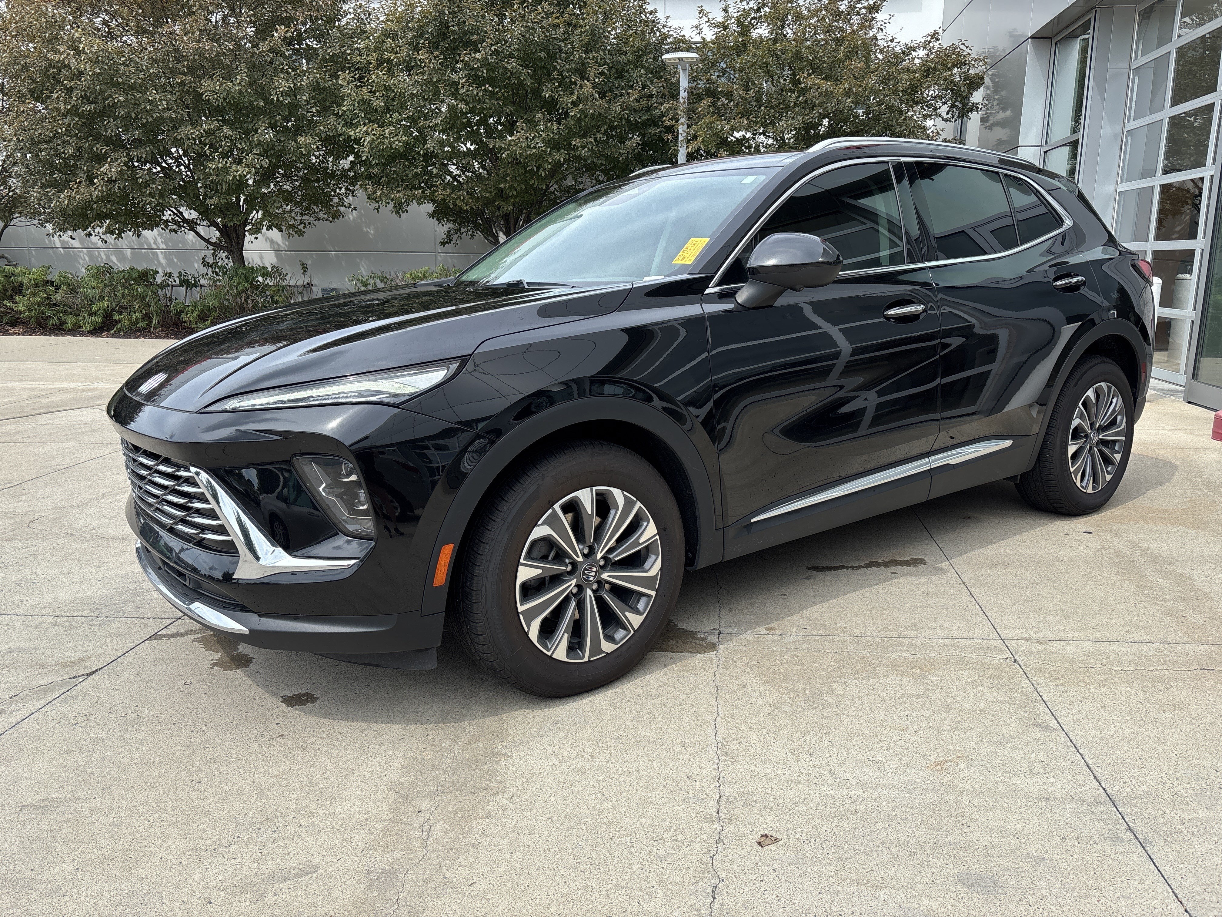 Used 2024 Buick Envision Preferred AWD/4WD image 3