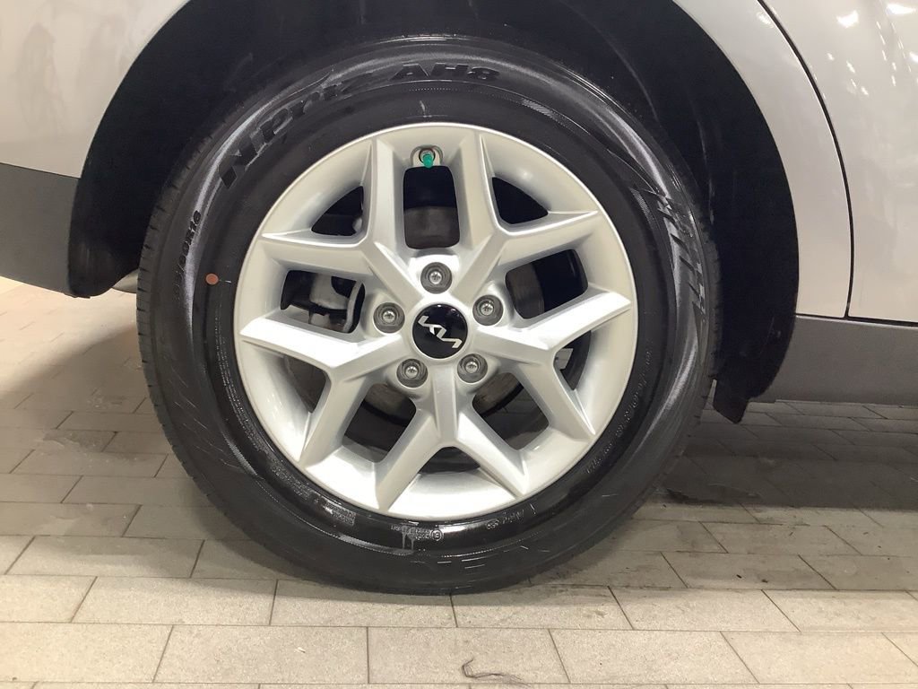 Certified 2025 Kia Soul LX w/ LX Technology Package image 23