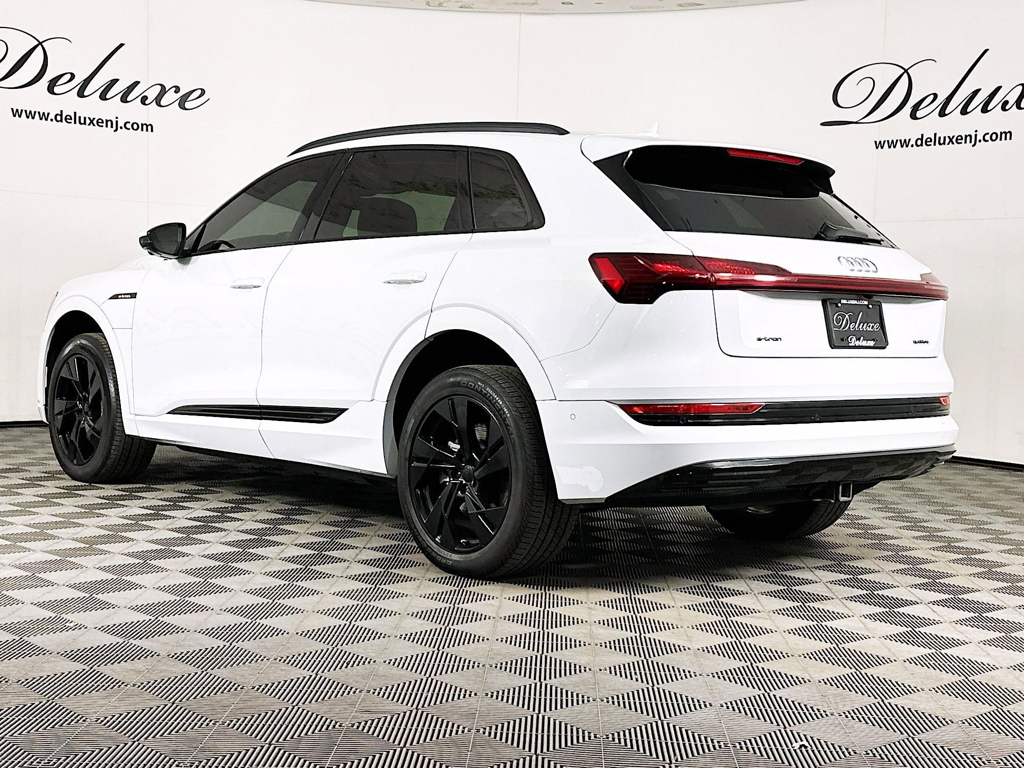 Used 2022 Audi e-tron Premium w/ Convenience Plus Package image 4