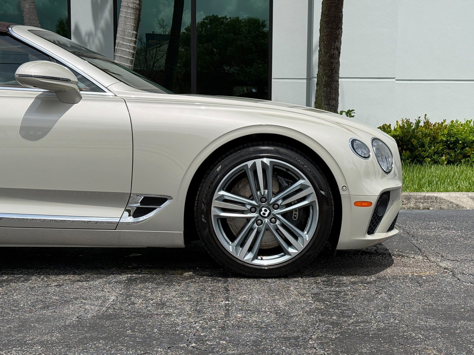 Used 2023 Bentley Continental GT Mulliner AWD/4WD image 3
