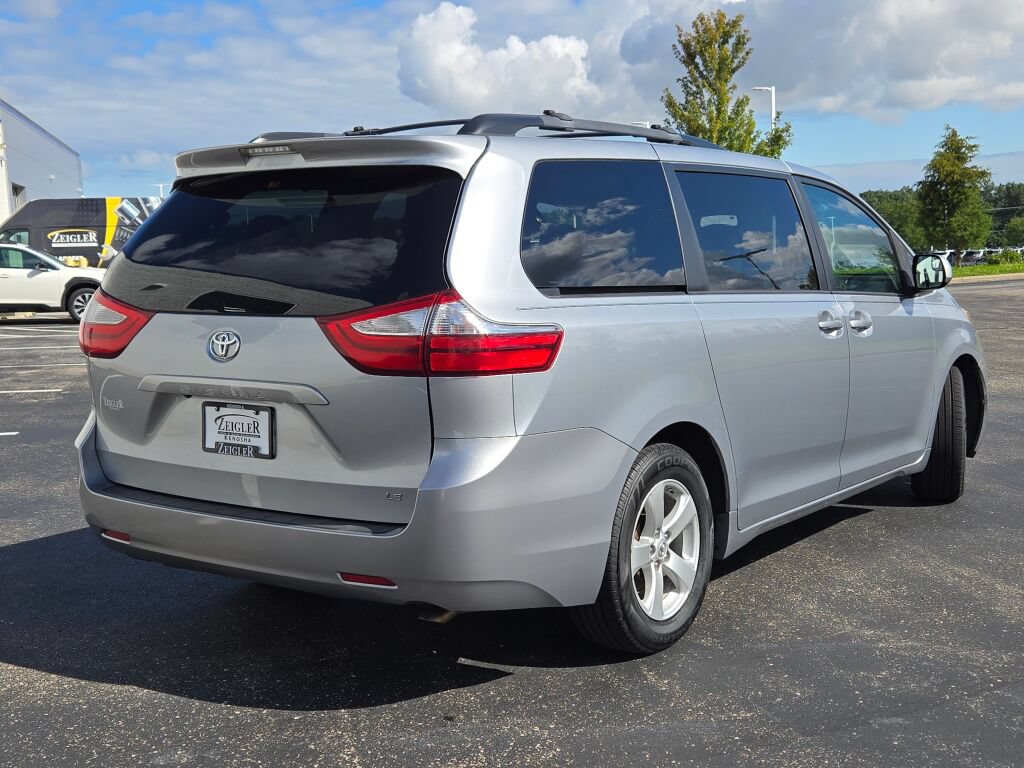 Used 2015 Toyota Sienna LE FWD image 9