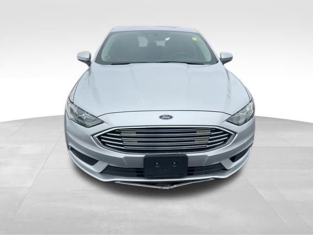 Used 2017 Ford Fusion SE image 2