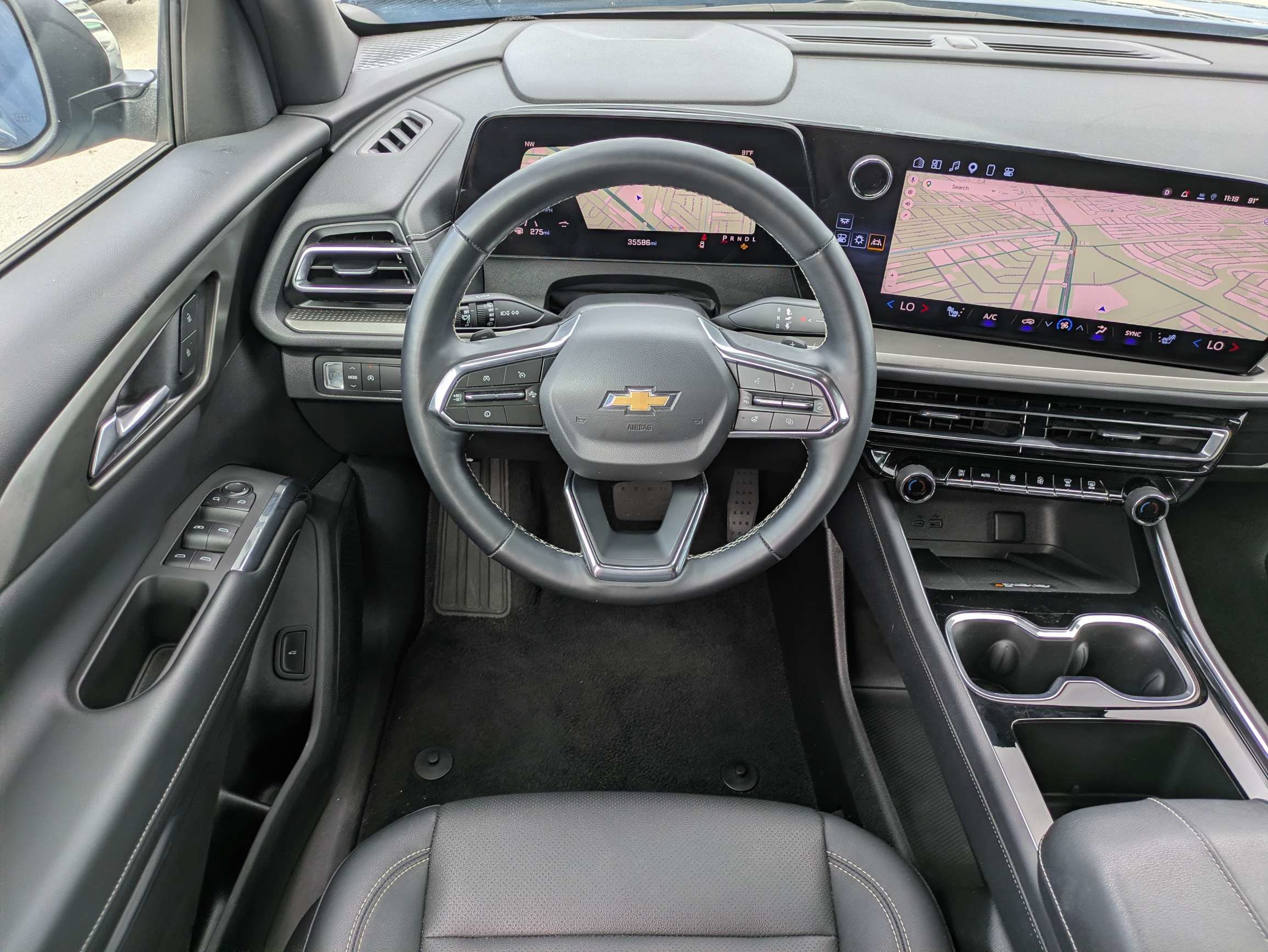 Used 2025 Chevrolet Traverse LT FWD image 15