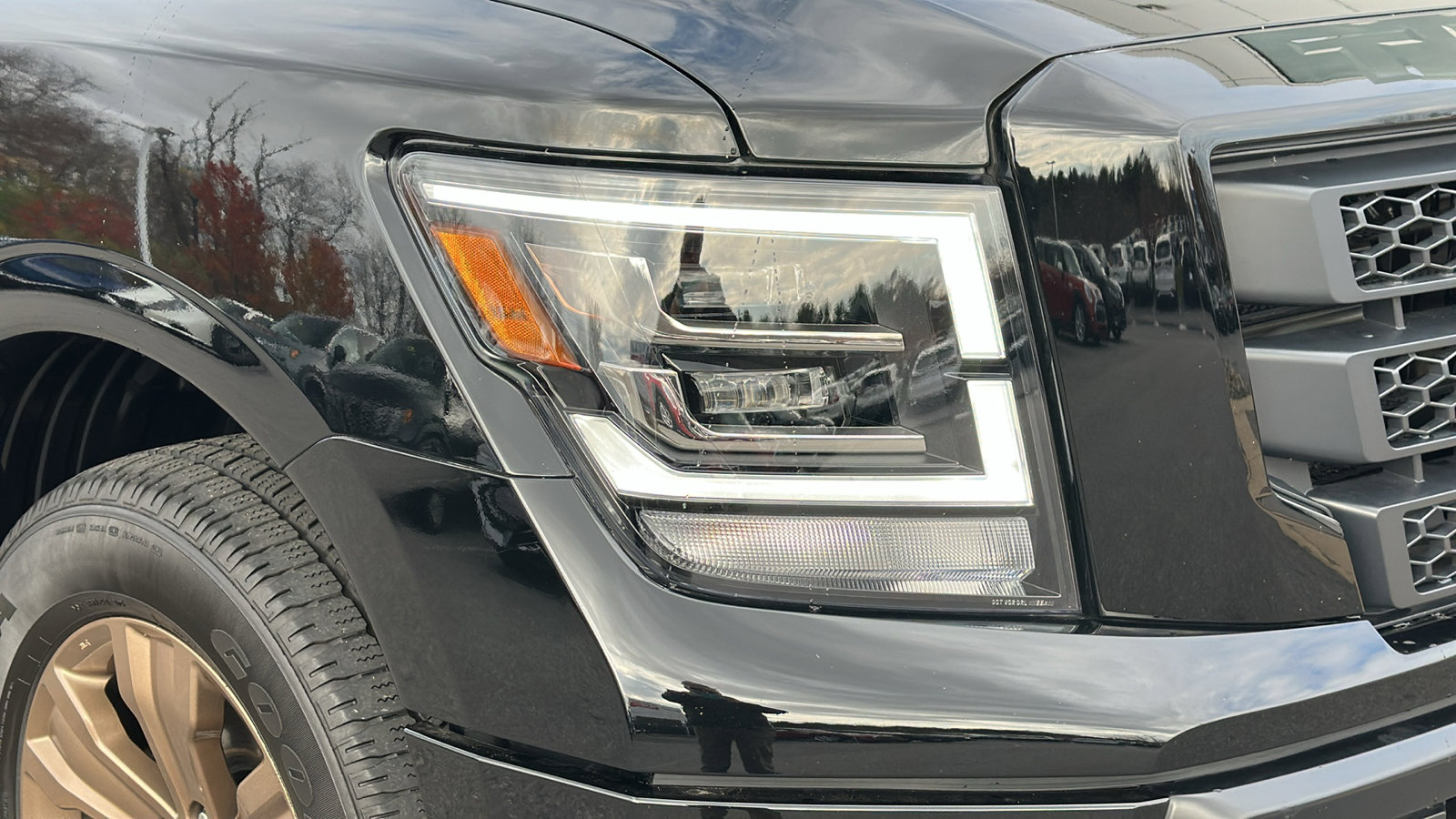 Certified 2024 Nissan Titan SV w/ SV Bronze Edition Package image 4