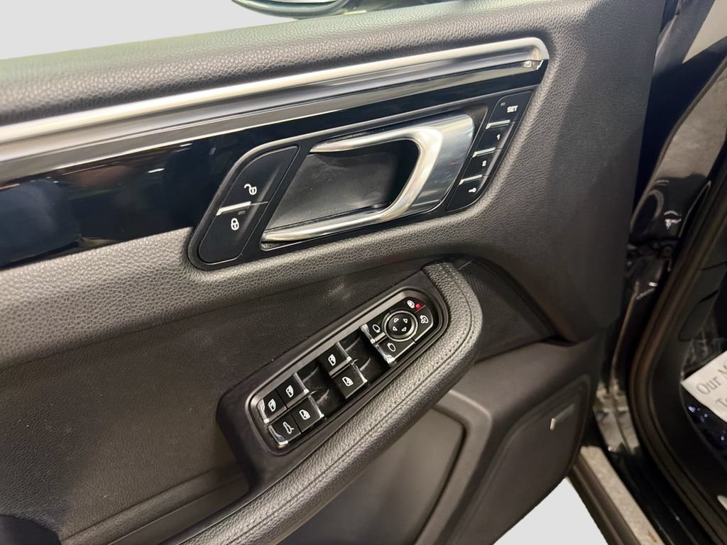 Certified 2017 Porsche Macan S AWD/4WD image 19