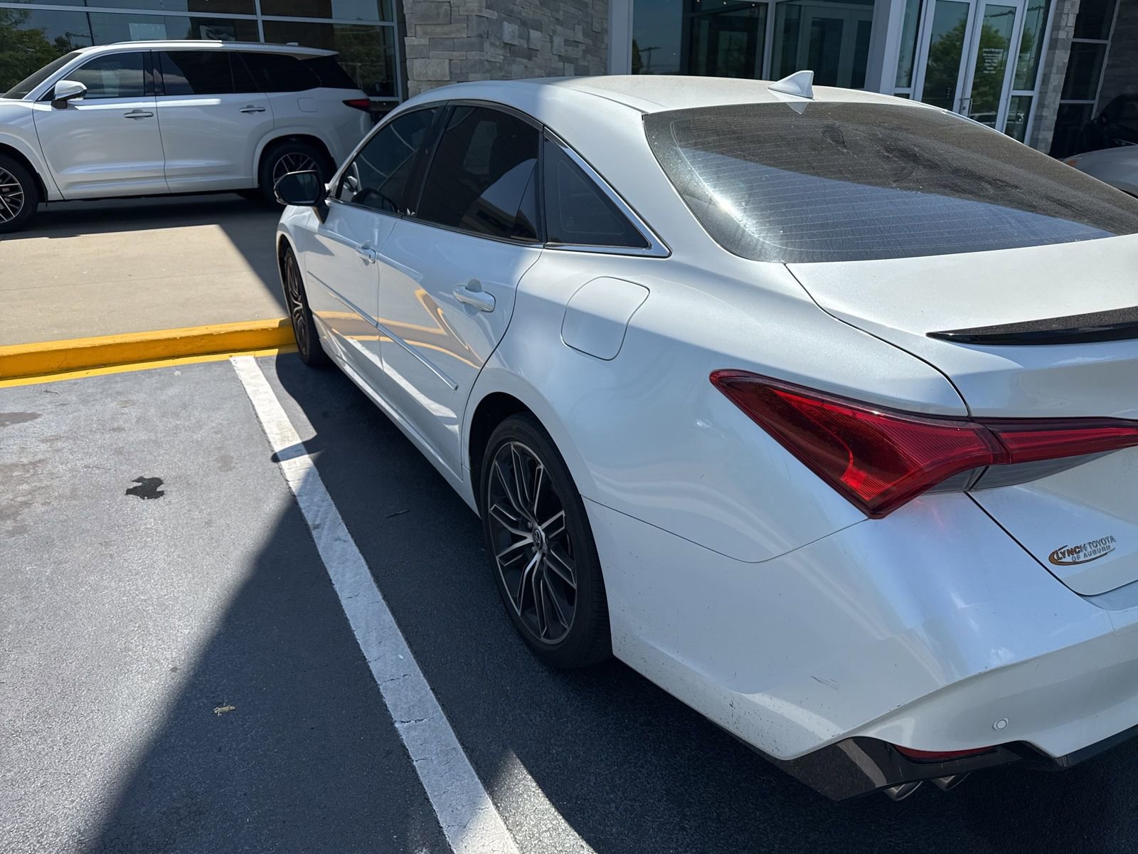 Used 2022 Toyota Avalon Touring w/ Advanced Safety Package image 5