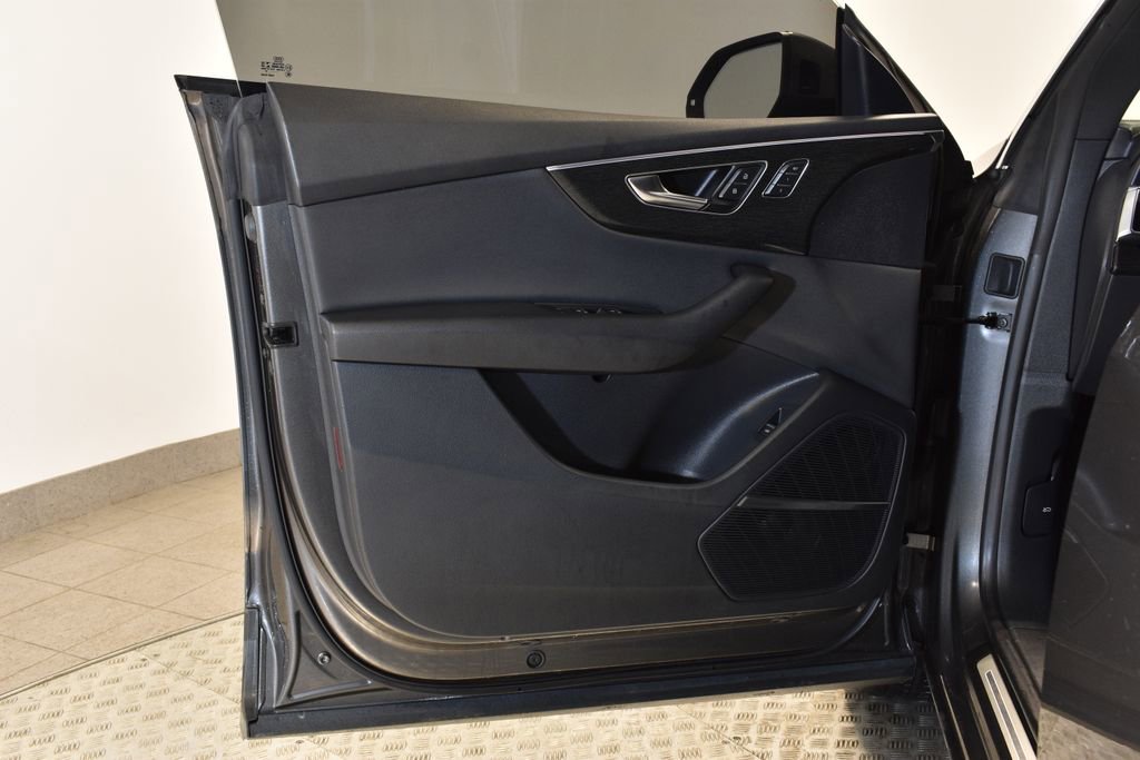Used 2019 Audi Q8 Premium Plus w/ Premium Plus image 9