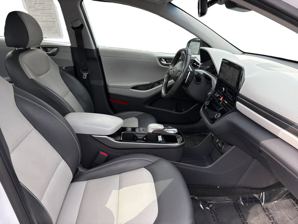 Used 2020 Hyundai Ioniq Limited image 15