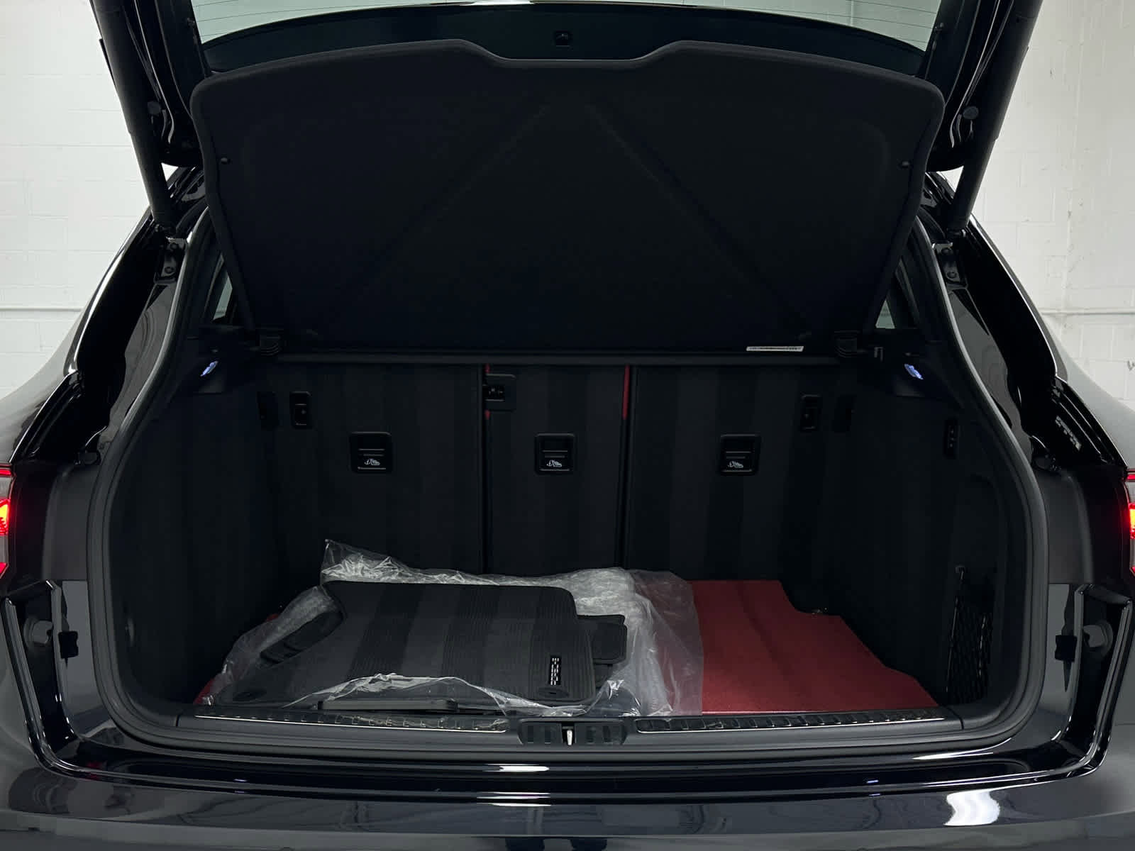 Used 2024 Porsche Macan S image 44