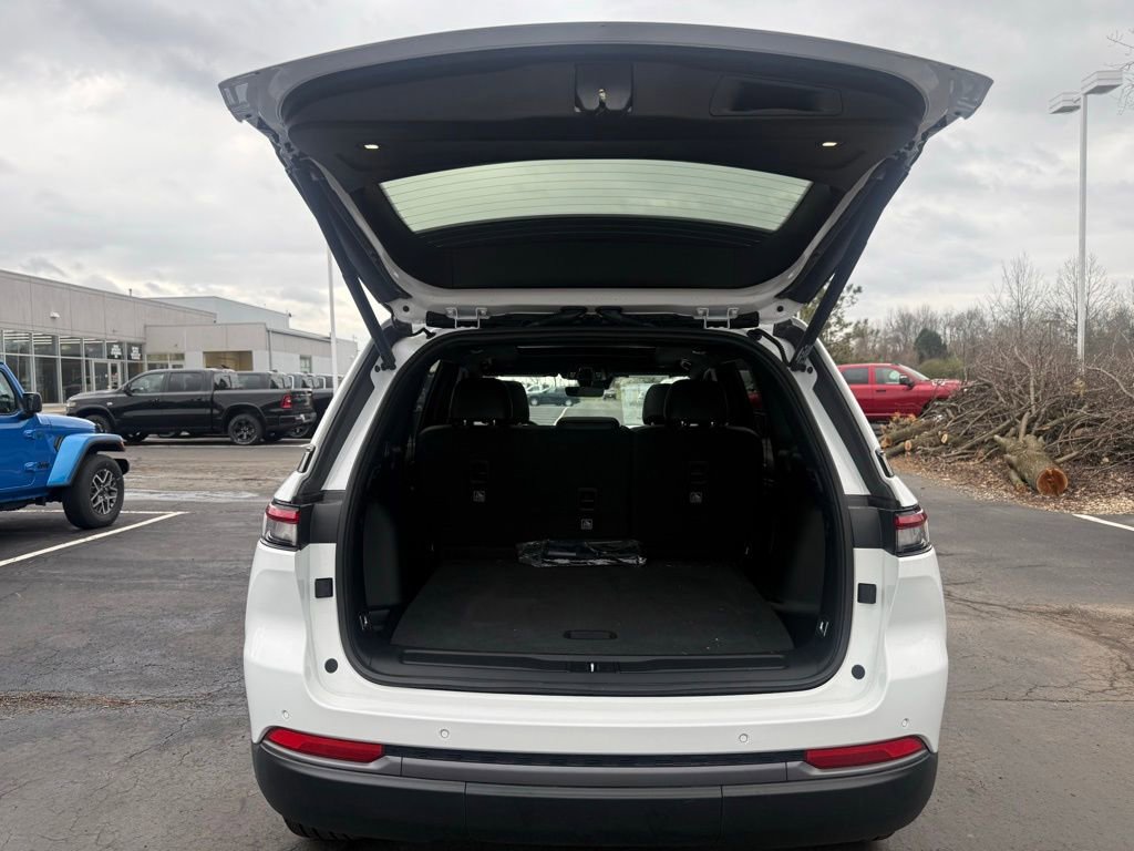 New 2026 Jeep Grand Cherokee Limited w/ Limited Altitude Package AWD/4WD image 41