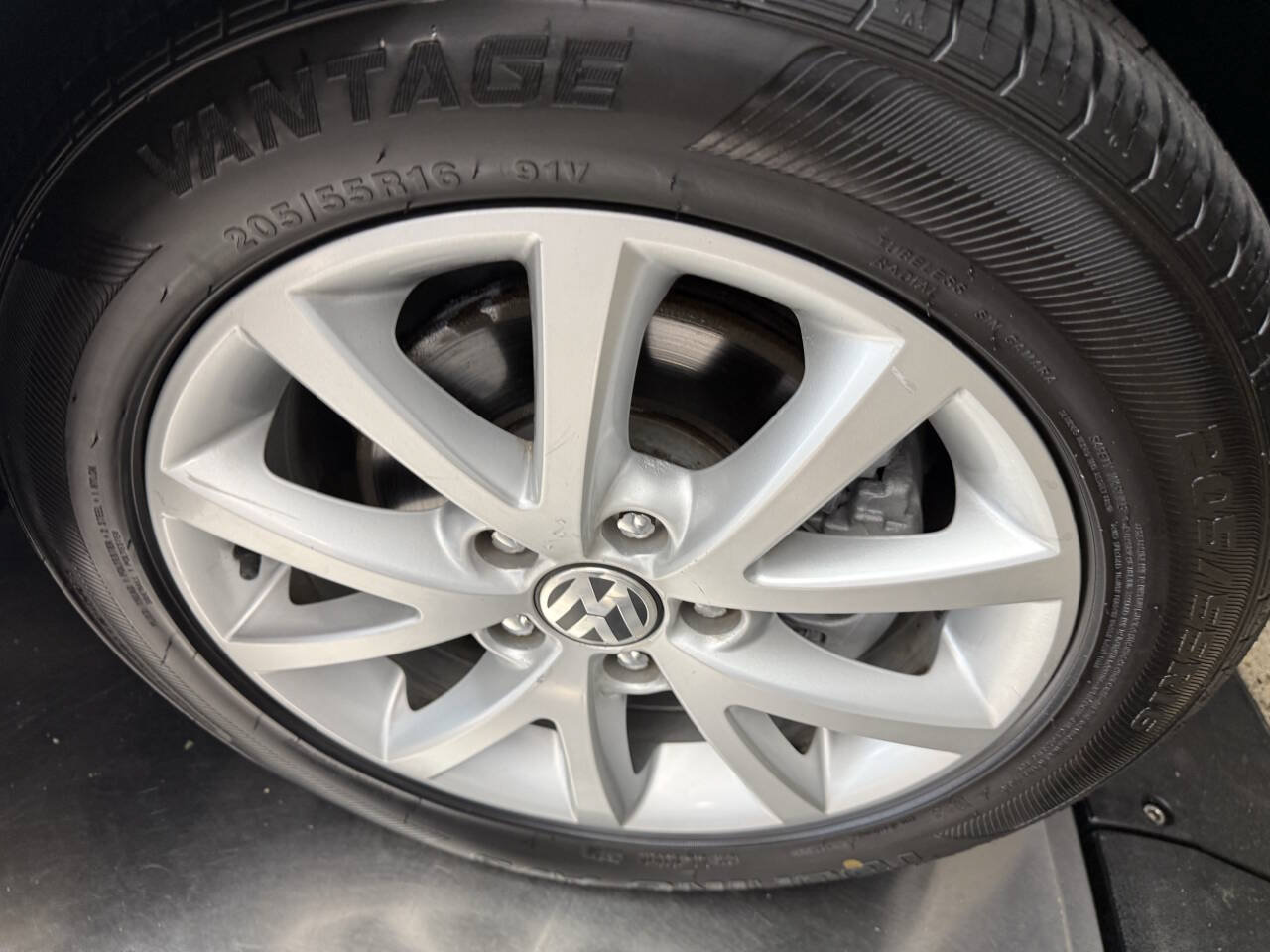 Used 2013 Volkswagen Jetta SE FWD image 28