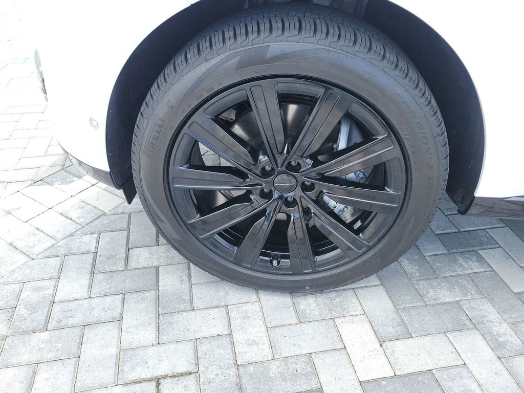 New 2026 Land Rover Range Rover Long Wheelbase SE AWD/4WD image 13
