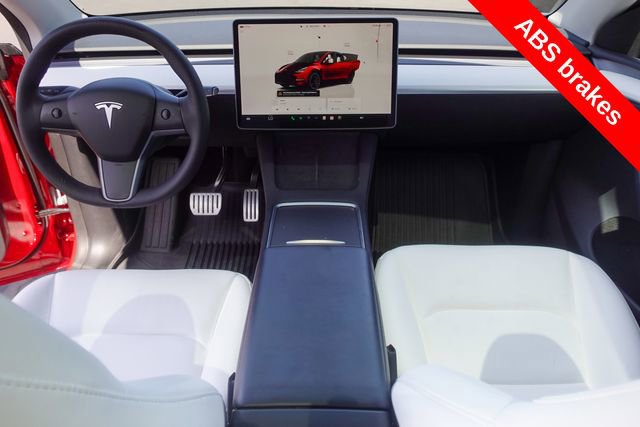 Used 2023 Tesla Model Y Performance image 4