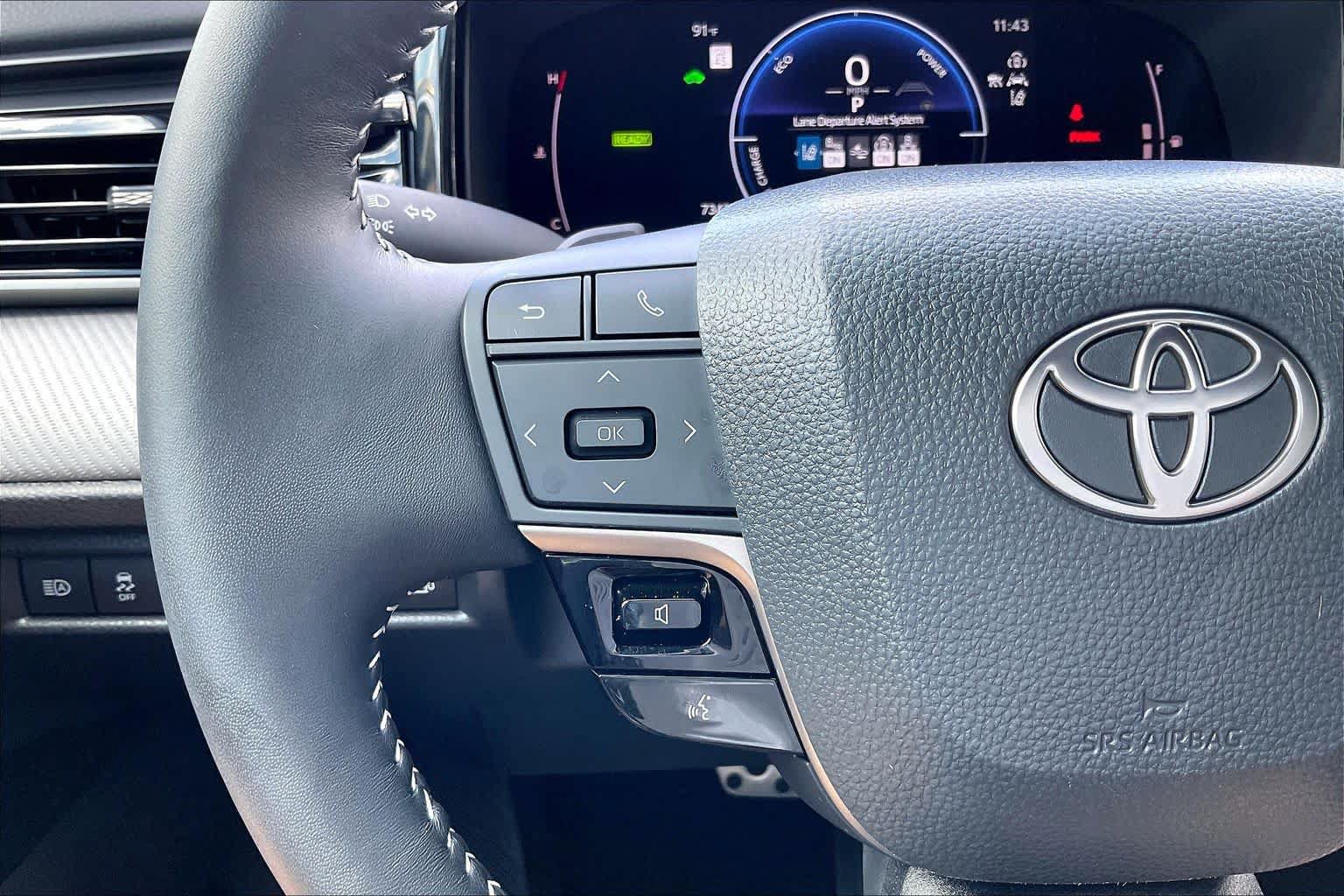 Used 2026 Toyota Camry SE w/ Convenience Package FWD image 18