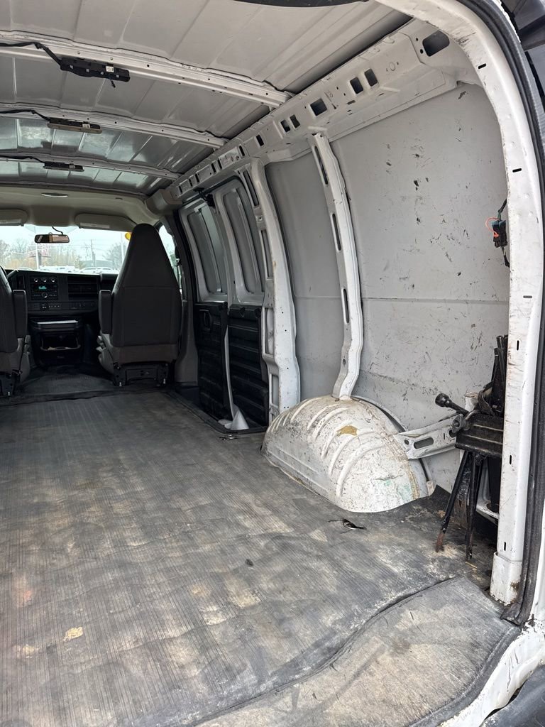 Used 2021 Chevrolet Express 2500 w/ Driver Convenience Package image 17