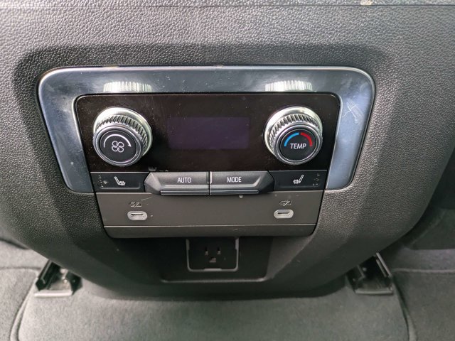 Used 2023 GMC Yukon SLT w/ SLT Luxury Package AWD/4WD image 18