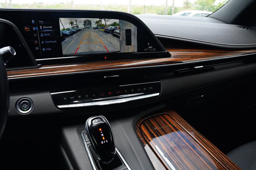 Used 2024 Cadillac Escalade ESV Luxury image 4