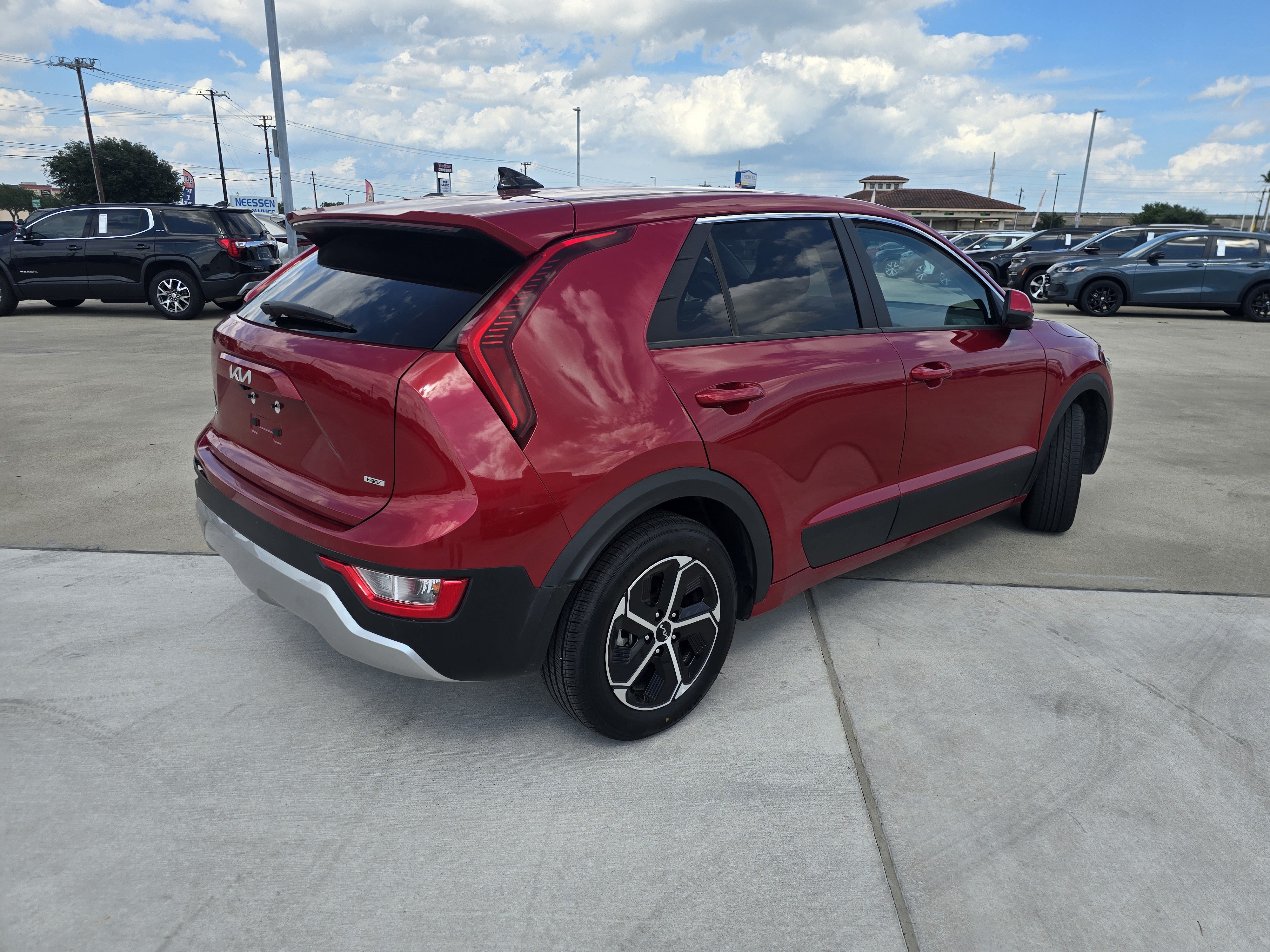 Used 2024 Kia Niro LX FWD image 3