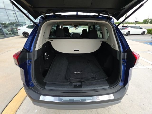 Used 2023 Nissan Rogue SV image 26