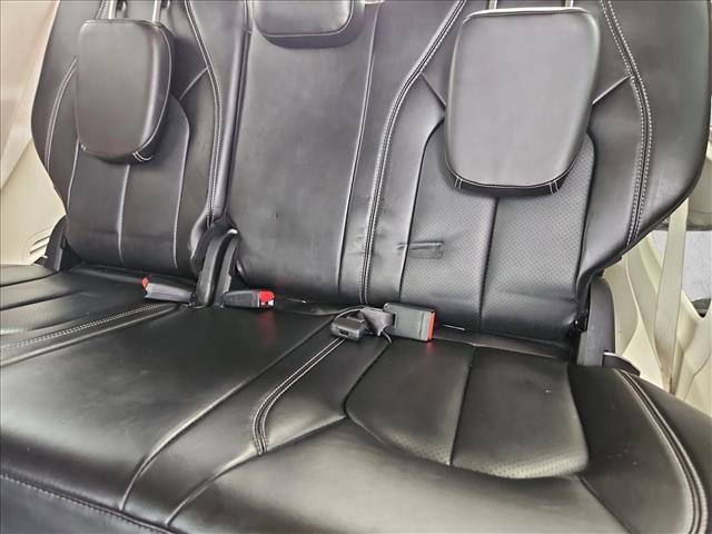 Used 2024 Chrysler Pacifica Touring-L image 18