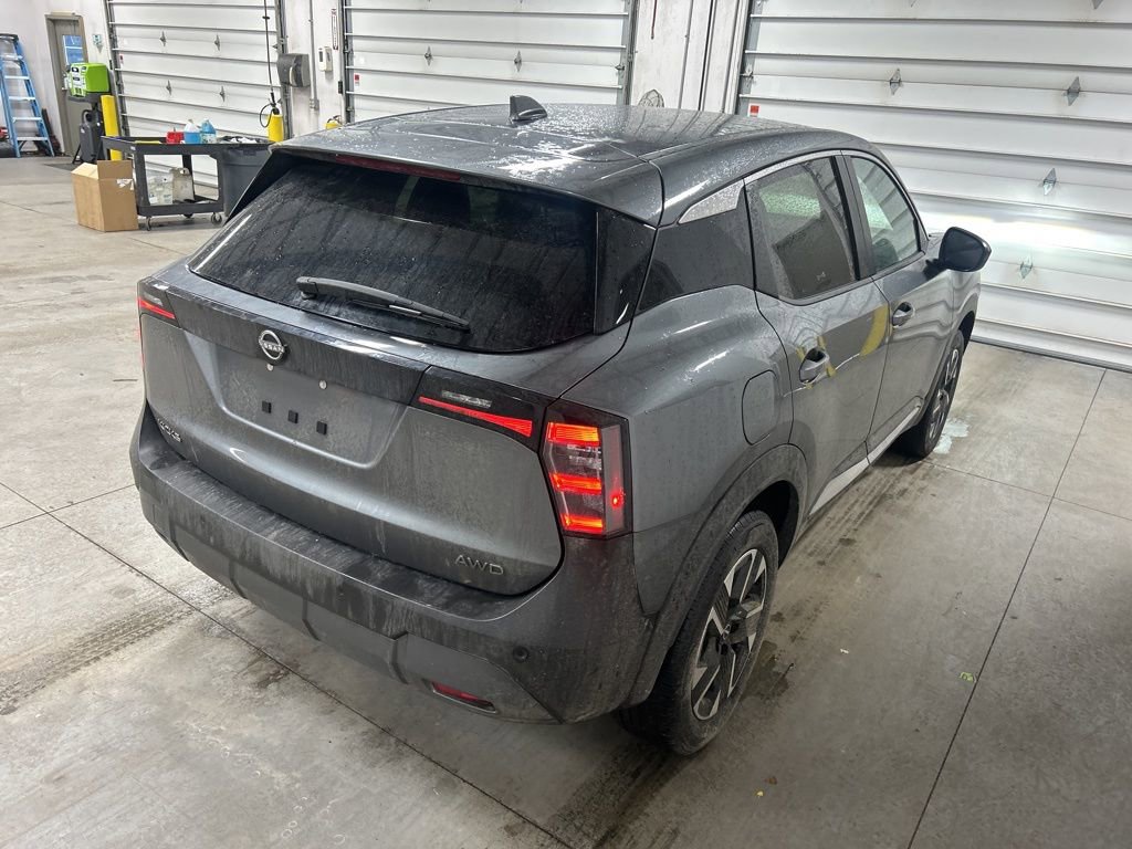 Used 2025 Nissan Kicks SV image 4