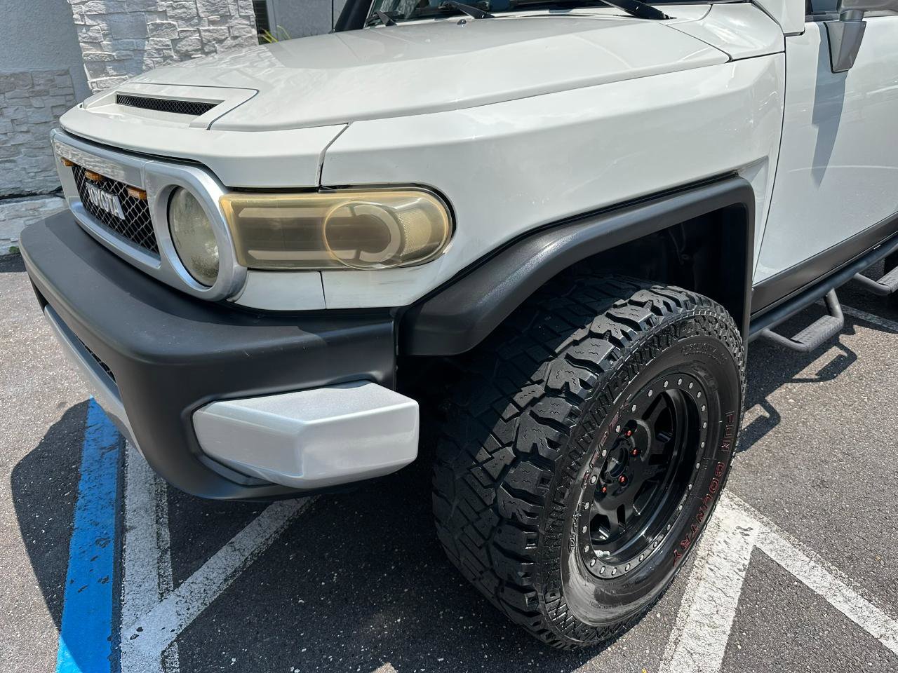 Used 2013 Toyota FJ Cruiser 2WD w/ Upgrade Pkg image 11