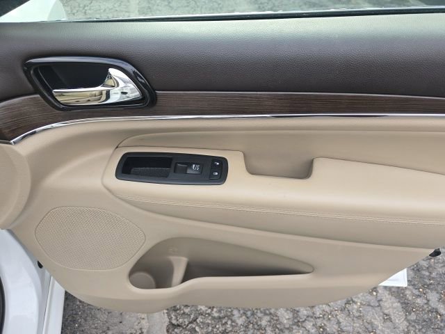 Used 2021 Jeep Grand Cherokee Overland AWD/4WD image 32