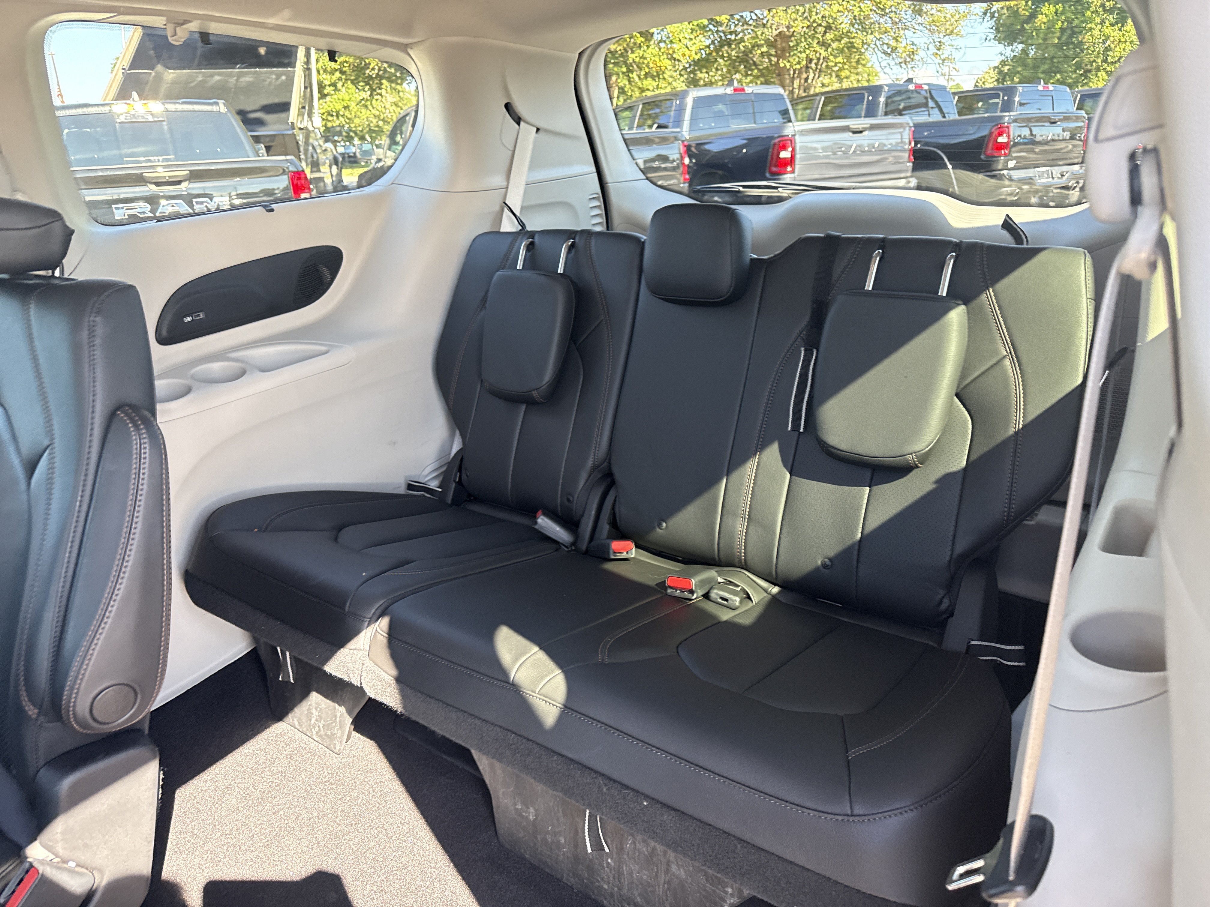 Used 2019 Chrysler Pacifica Touring-L Plus w/ Tire & Wheel Group FWD image 31