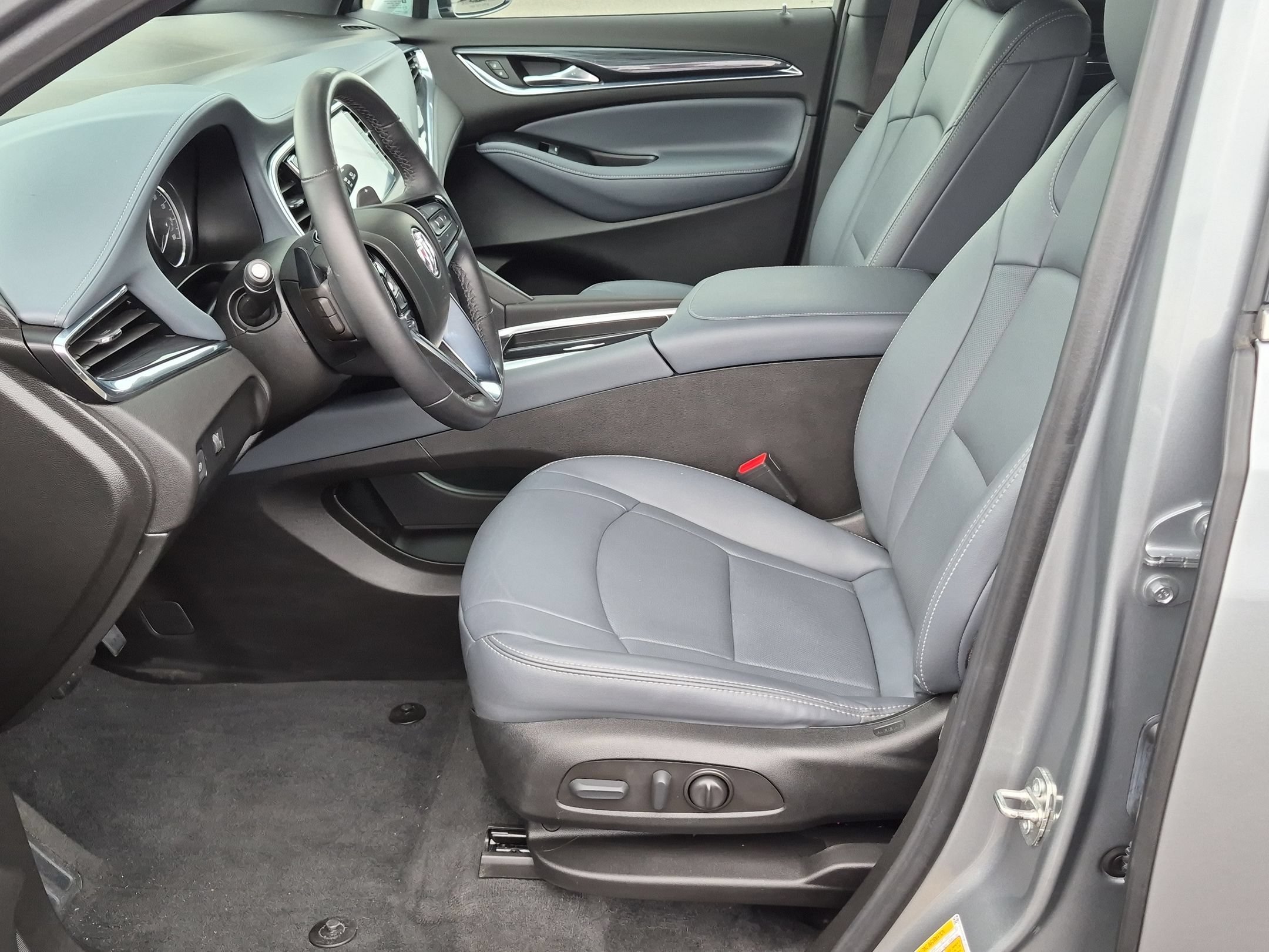 Certified 2023 Buick Enclave Essence AWD/4WD image 17