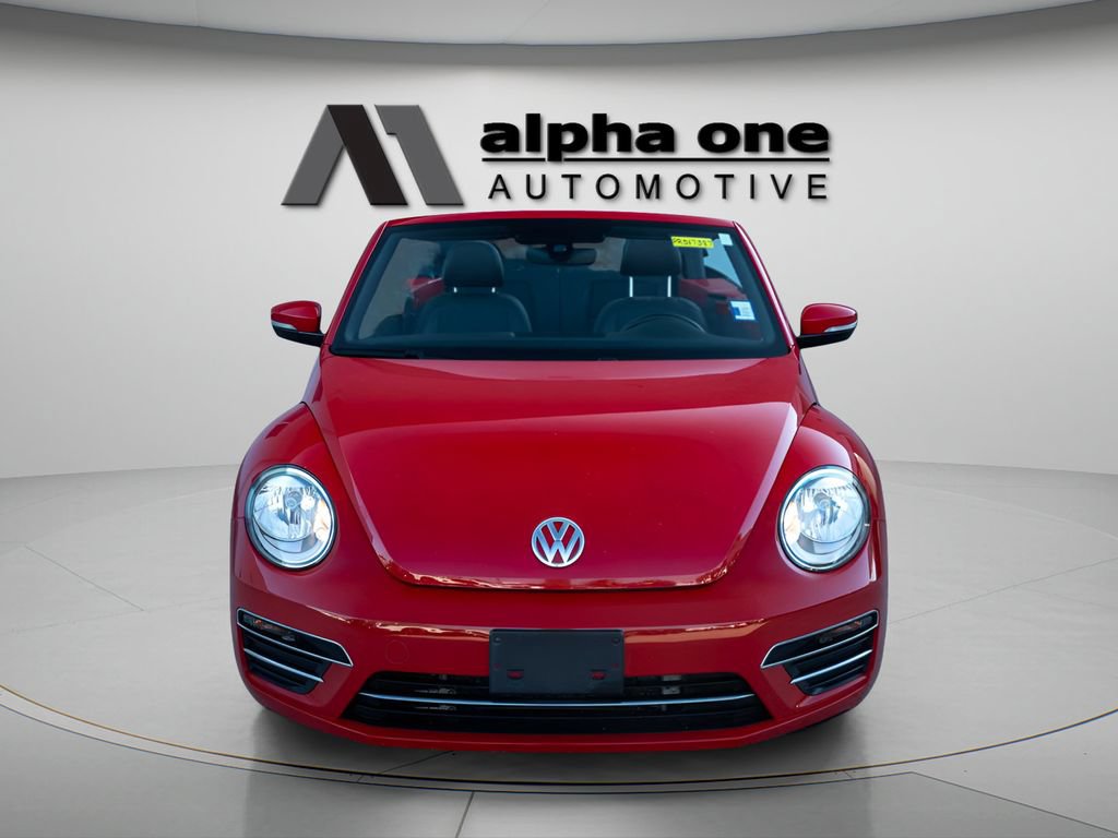 Used 2018 Volkswagen Beetle 2.0T S w/ Style & Comfort Package FWD image 2