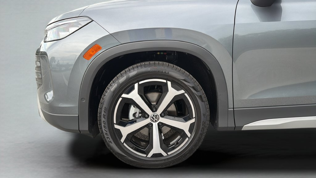 New 2026 Volkswagen Tiguan SE FWD image 37