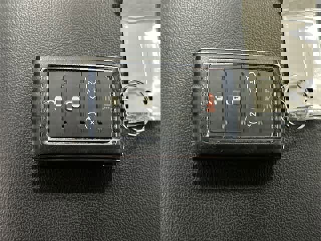 Used 2023 Jeep Grand Cherokee L Laredo image 32