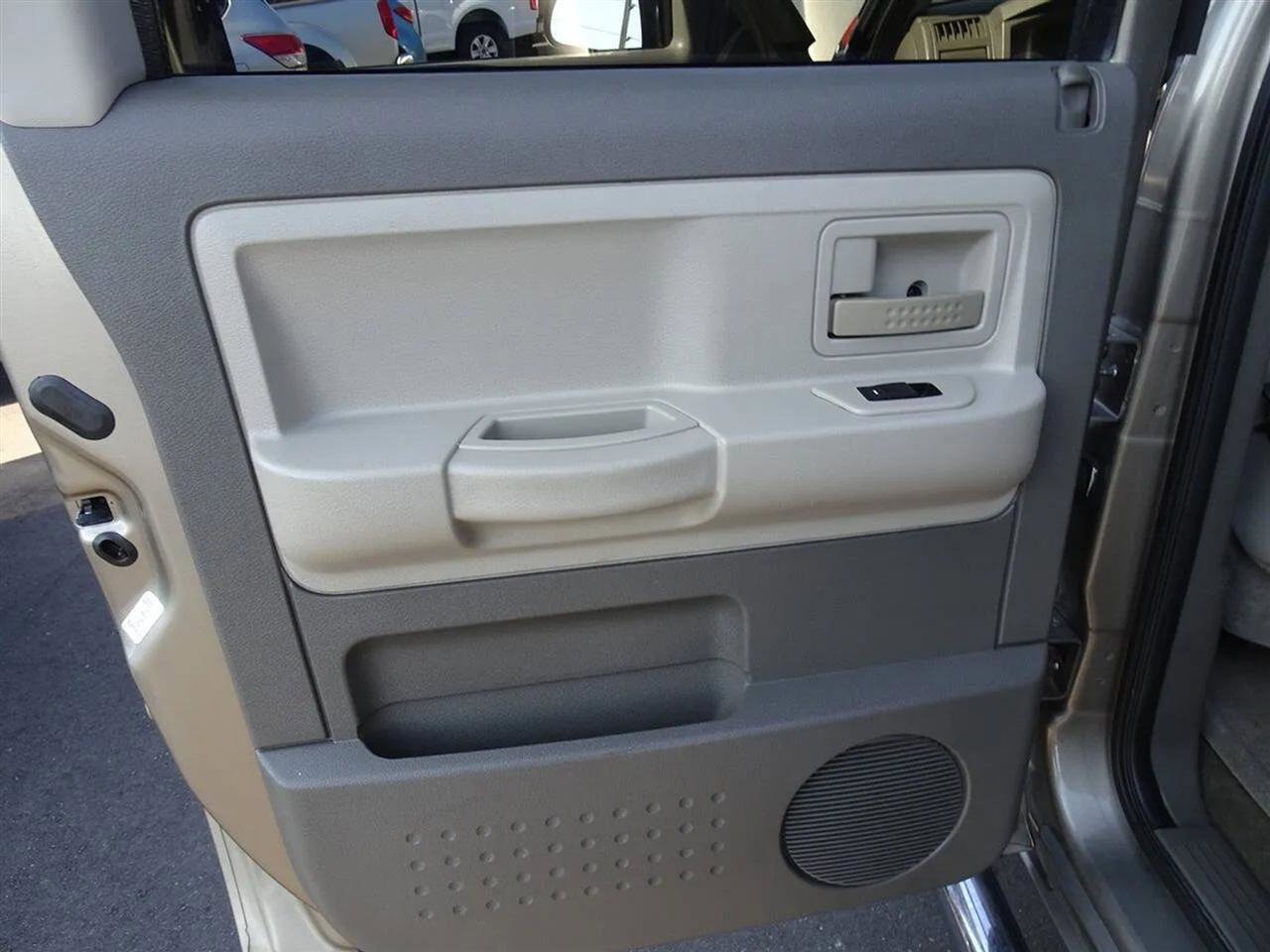 Used 2006 Dodge Dakota SLT w/ SLT Value Group image 18